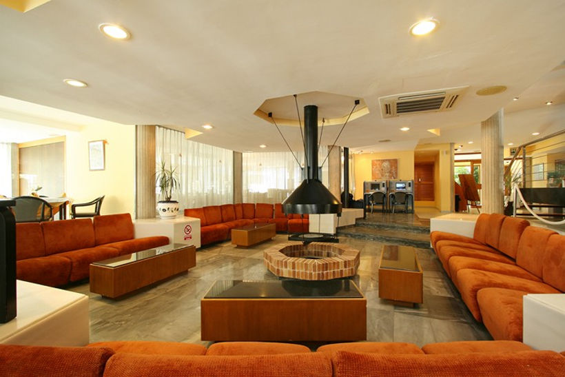 Flora Aparthotel
